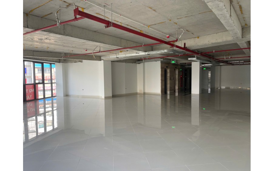 CHO THUÊ NHÀ MẶT PHỐ CẦU GIẤY KD VP, TT TIẾNG ANH 300M2, 2 TẦNG, THANG MÁY, LÔ GÓC